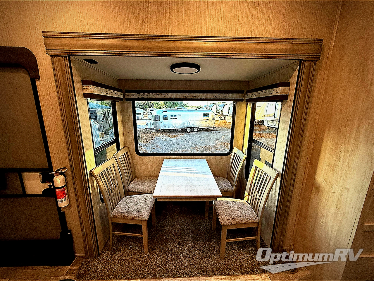 2022 Forest River Sandpiper Luxury 391FLRB Photo 10
