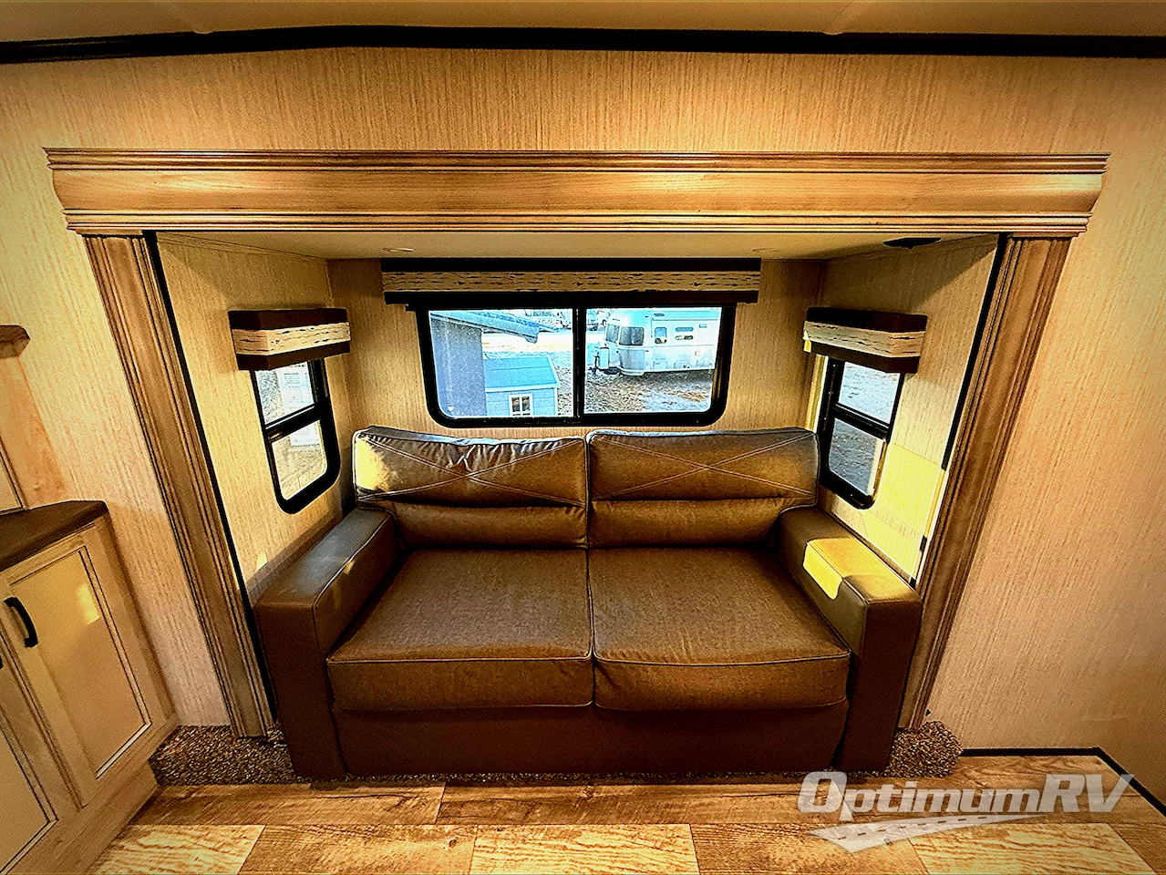 2022 Forest River Sandpiper Luxury 391FLRB Photo 7