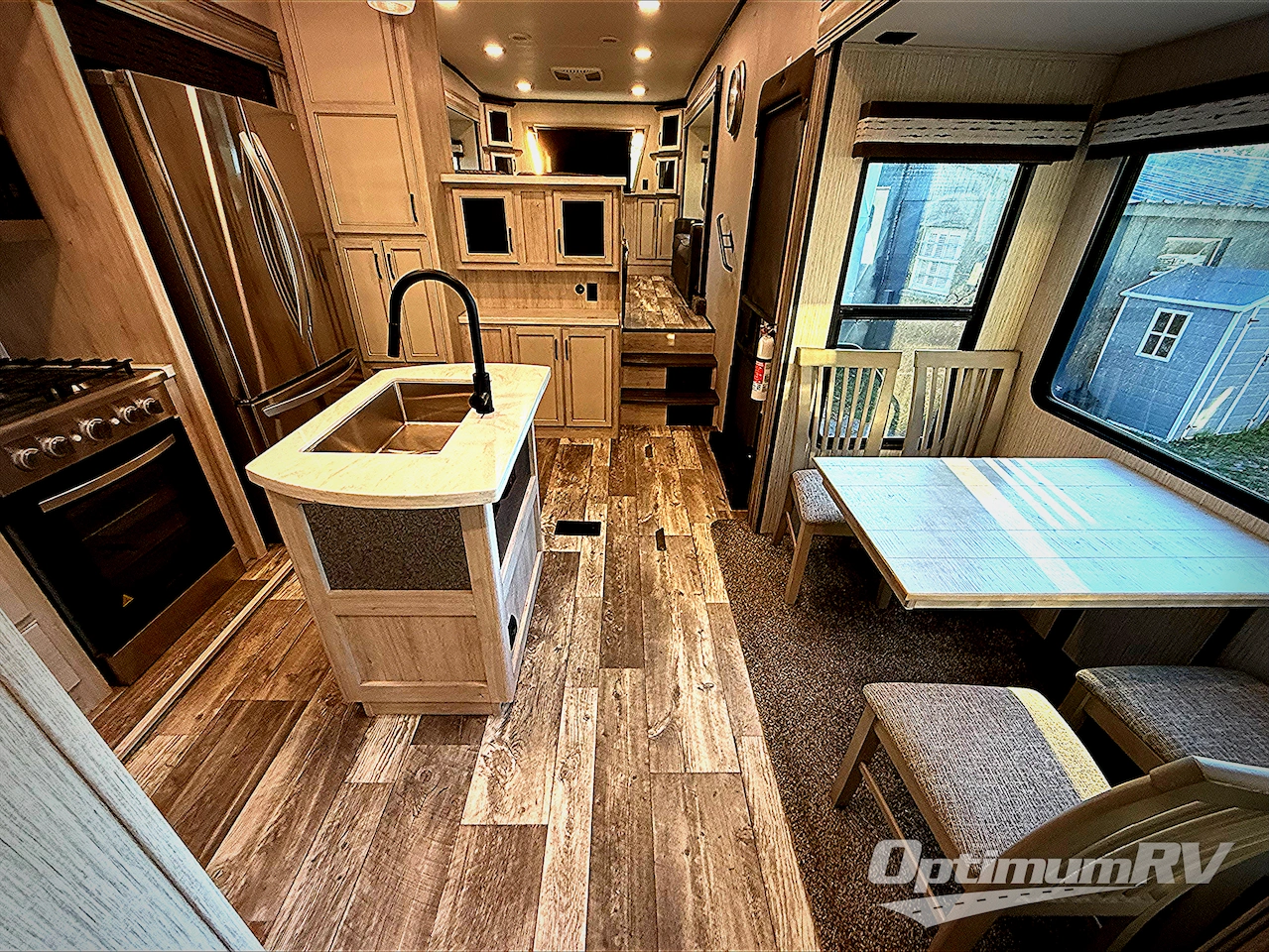 2022 Forest River Sandpiper Luxury 391FLRB Photo 5
