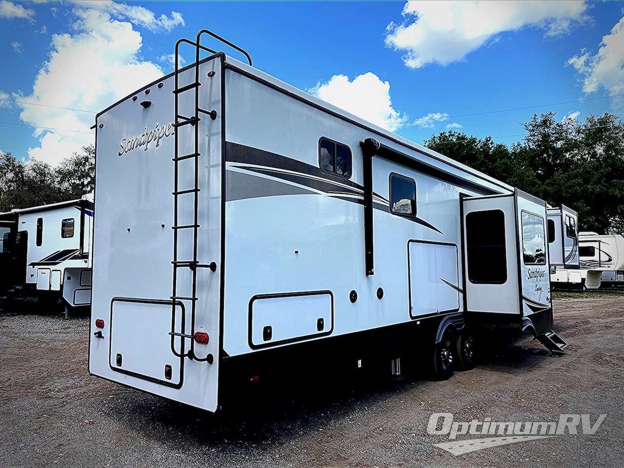 2022 Forest River Sandpiper Luxury 391FLRB Photo 2