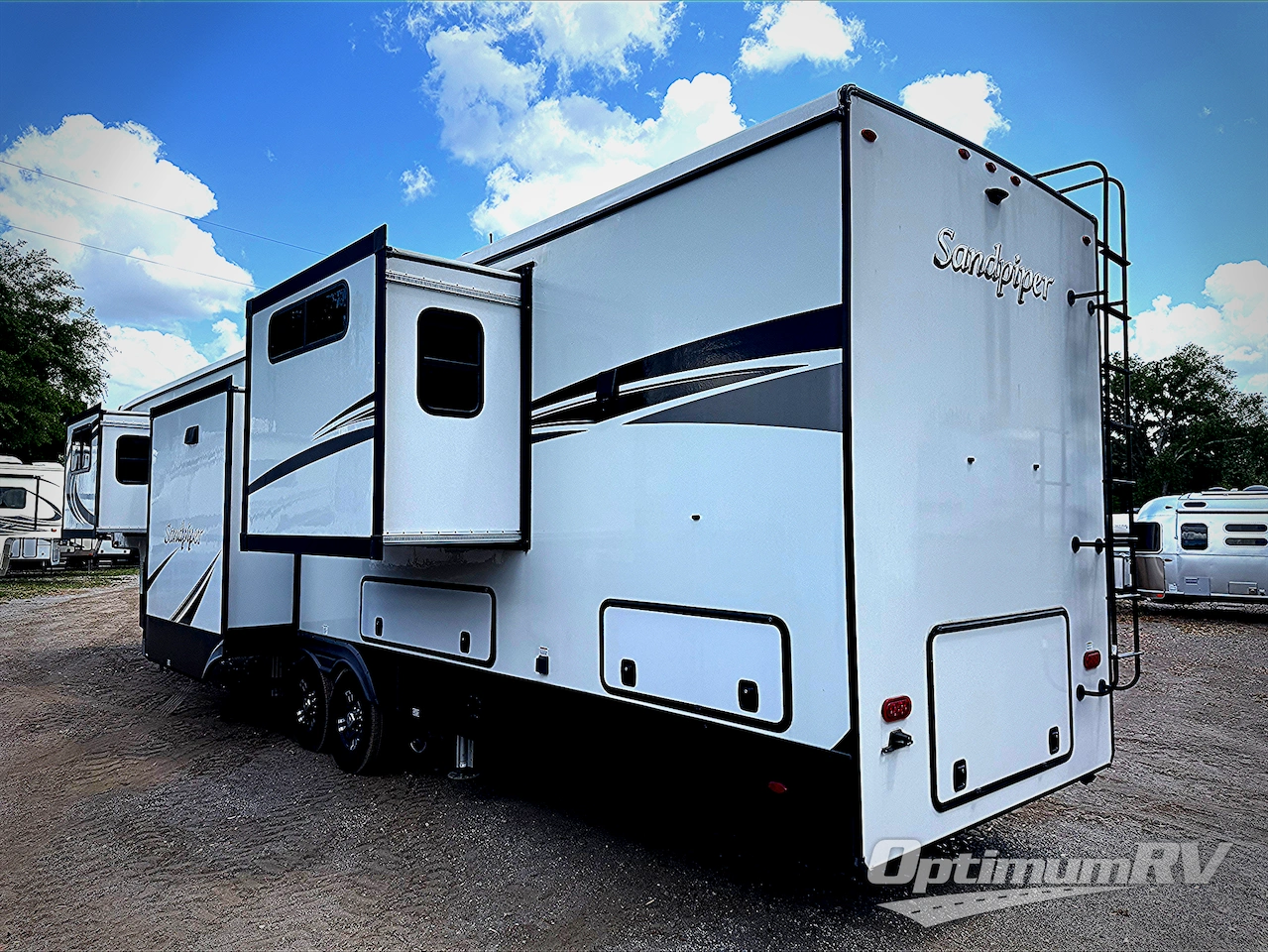 2022 Forest River Sandpiper Luxury 391FLRB Photo 3