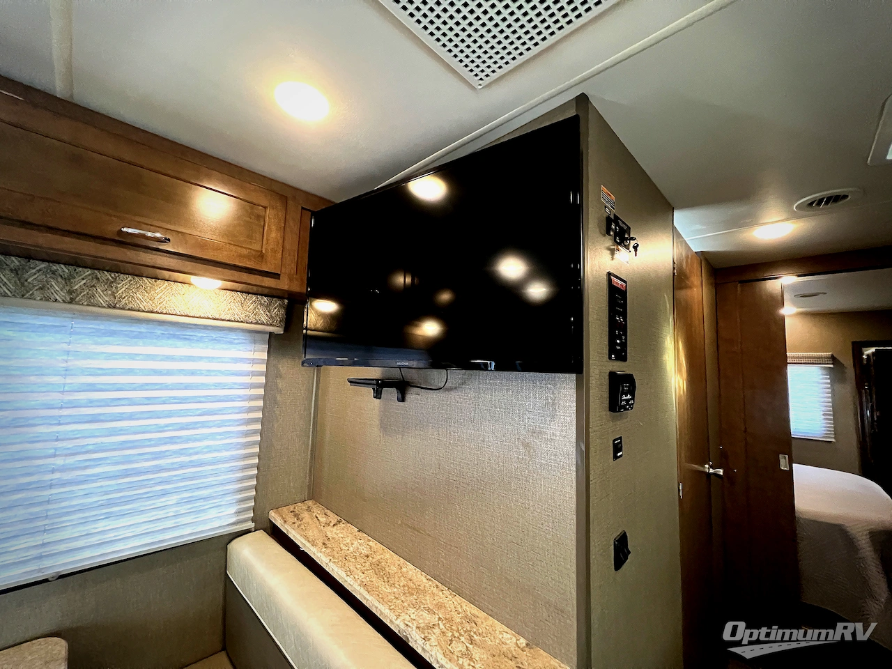2018 Winnebago Intent 29L Photo 10