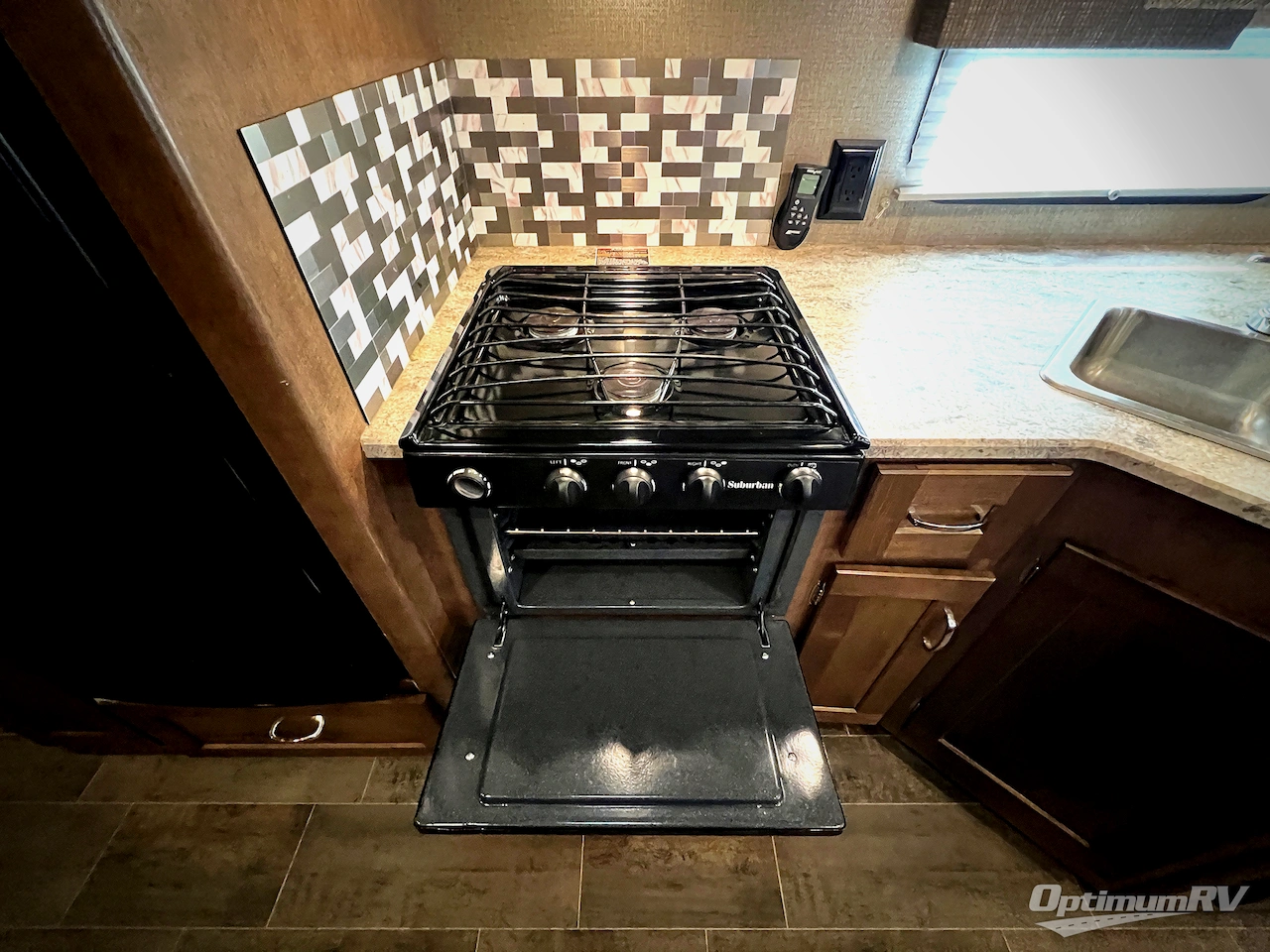 2018 Winnebago Intent 29L Photo 15