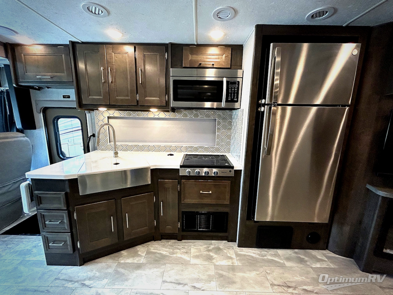 2023 Coachmen Encore 325SS Photo 6