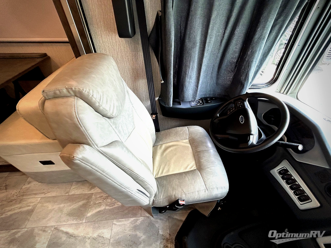 2023 Coachmen Encore 325SS Photo 7