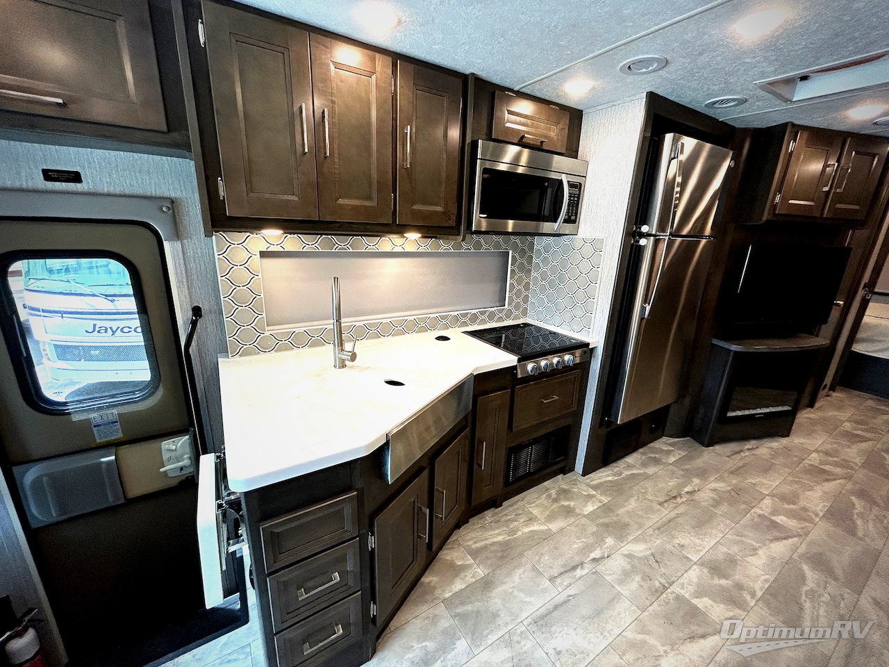 2023 Coachmen Encore 325SS Photo 10