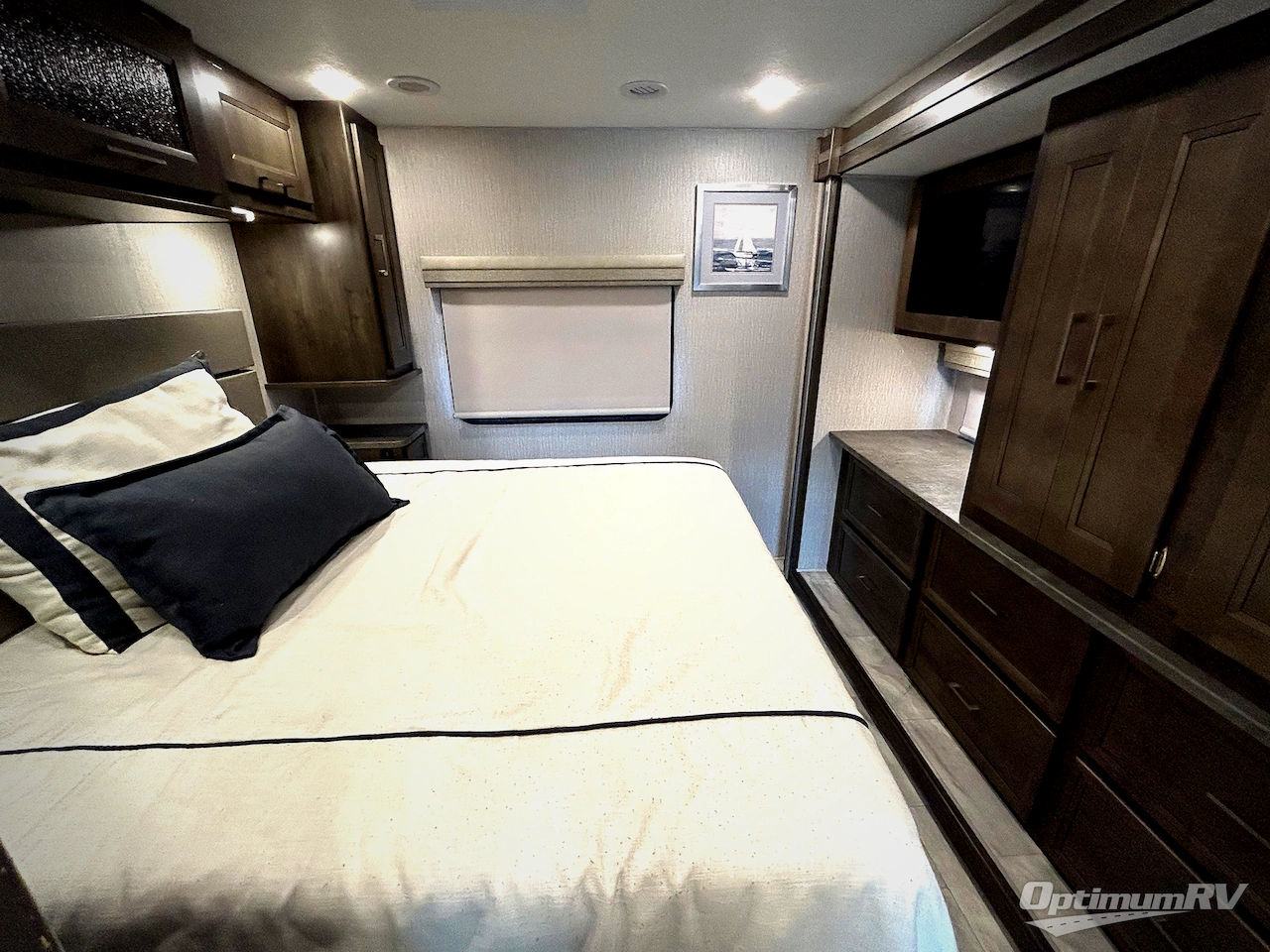 2023 Coachmen Encore 325SS Photo 15