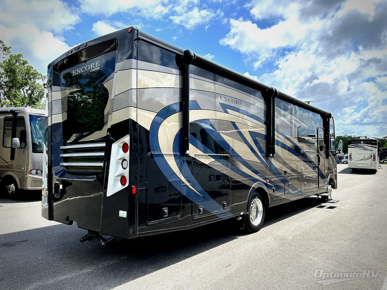 2023 Coachmen Encore 325SS Photo 2