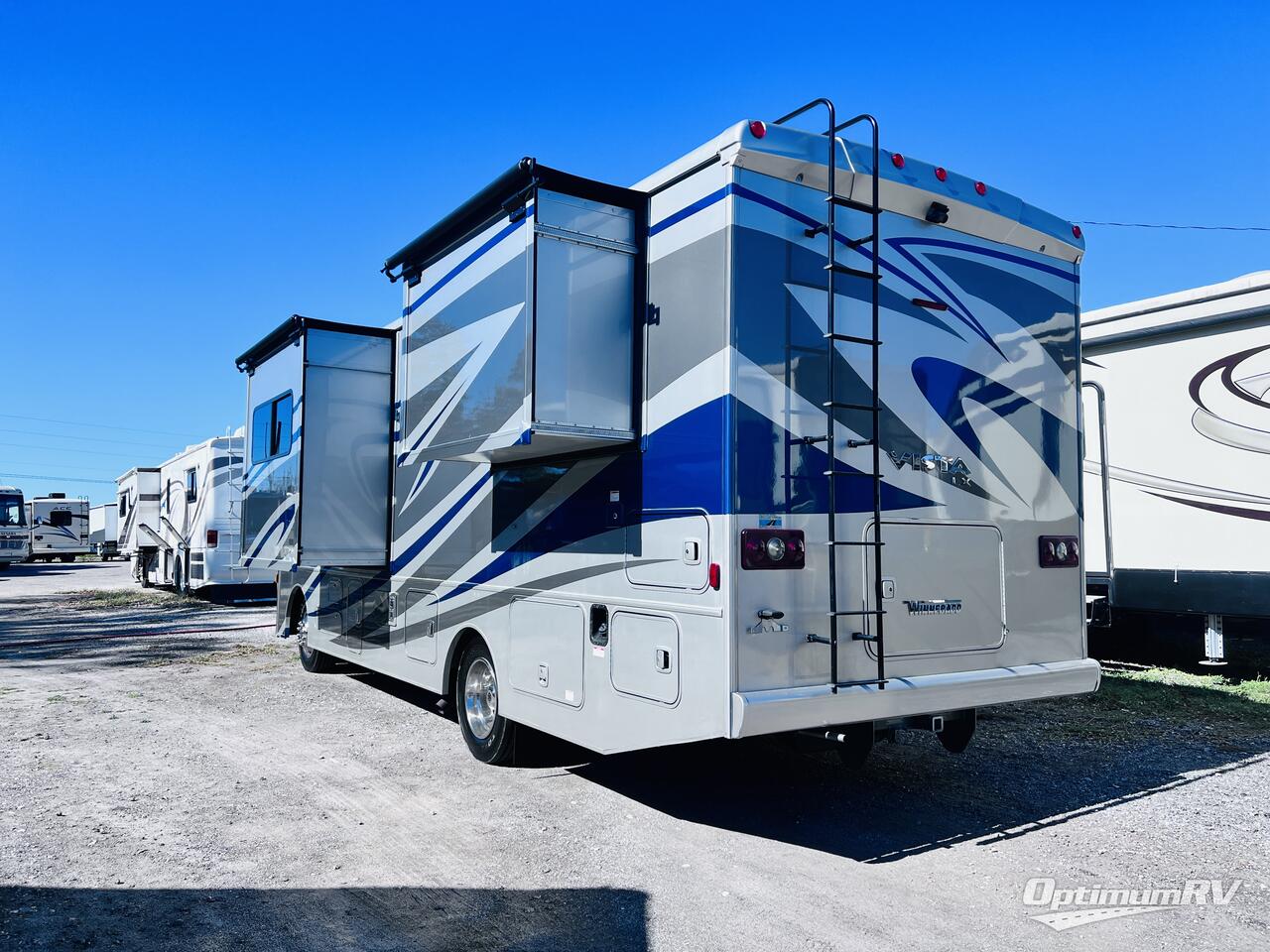 2017 Winnebago Vista LX 27N Photo 2