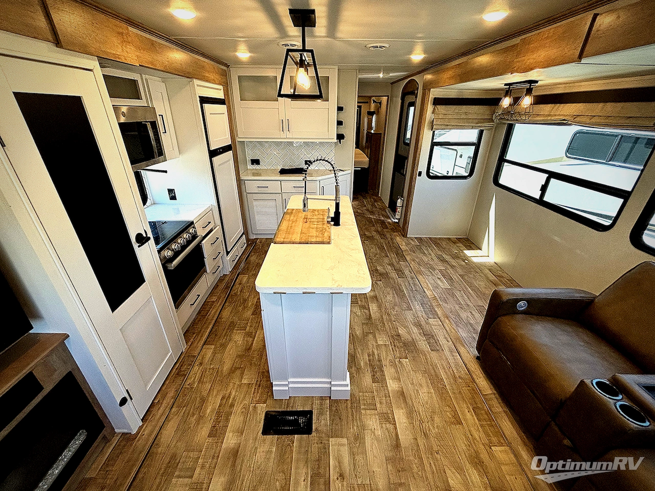 2022 Keystone Arcadia 377RL Photo 5