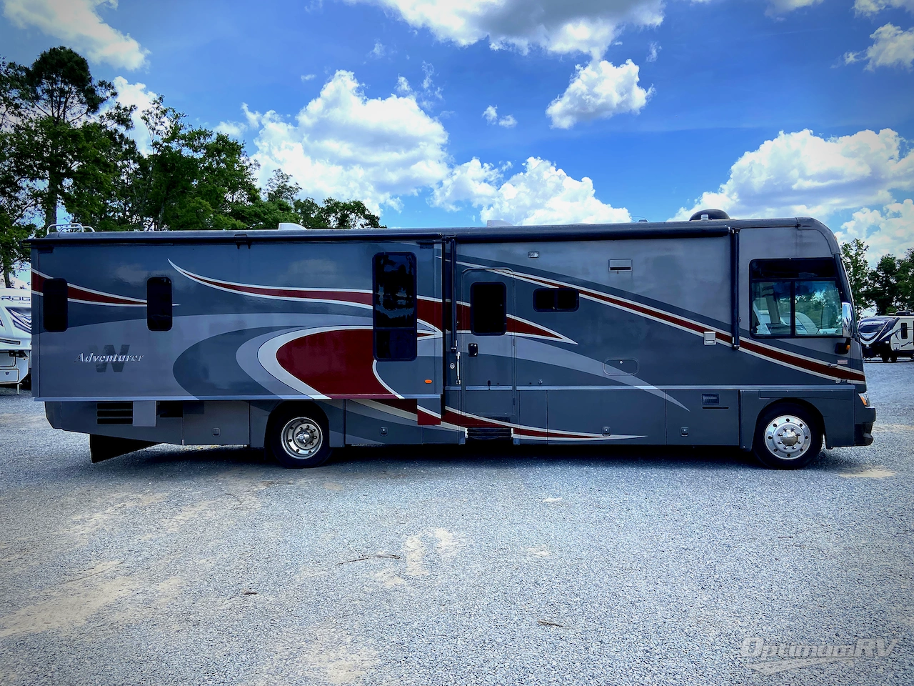 2007 Winnebago Adventurer 38T Photo 2