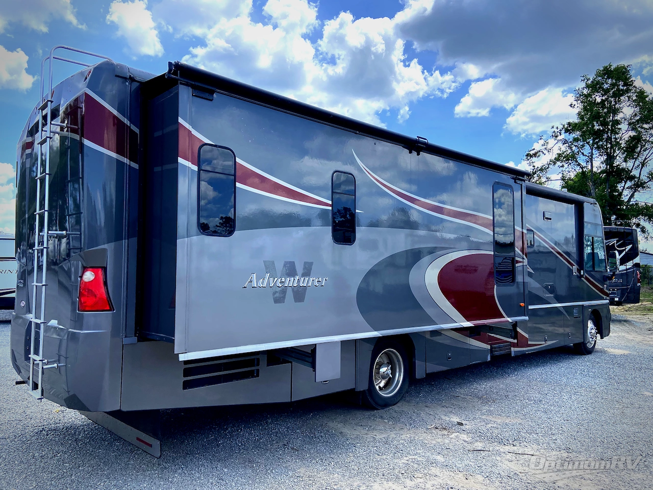 2007 Winnebago Adventurer 38T Photo 3
