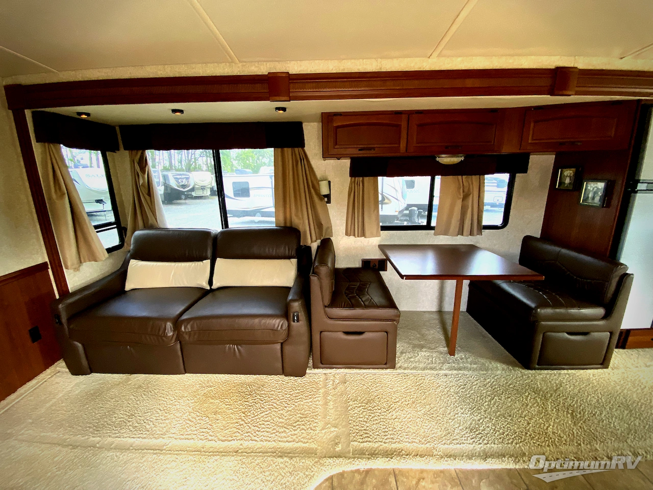 2007 Winnebago Adventurer 38T Photo 7