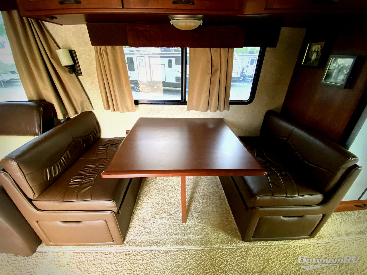 2007 Winnebago Adventurer 38T Photo 8