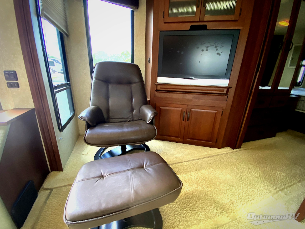 2007 Winnebago Adventurer 38T Photo 10