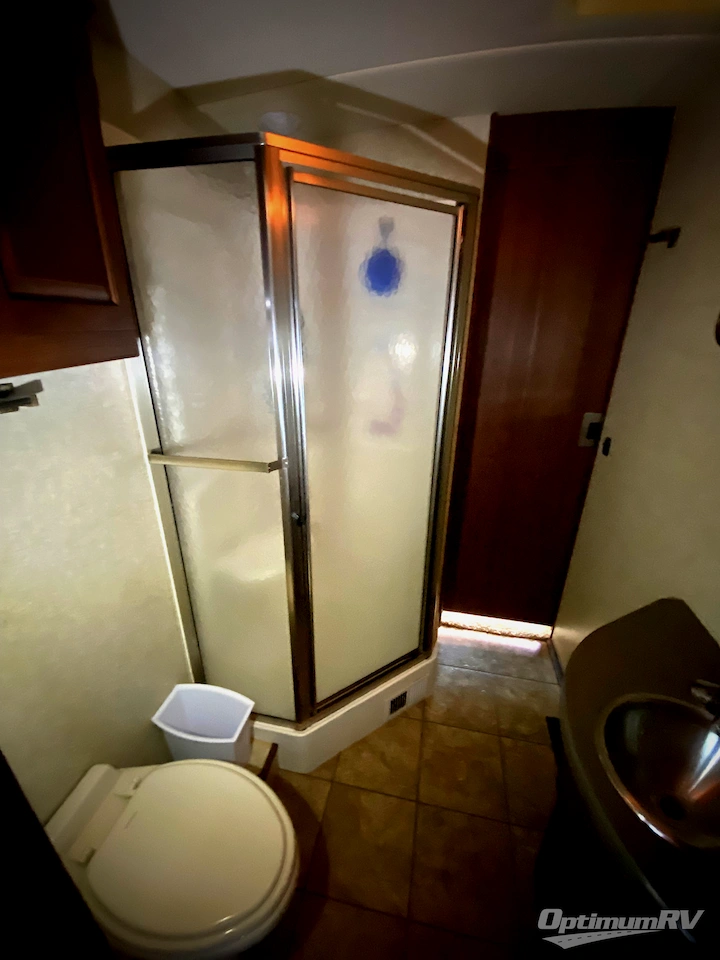 2007 Winnebago Adventurer 38T Photo 18