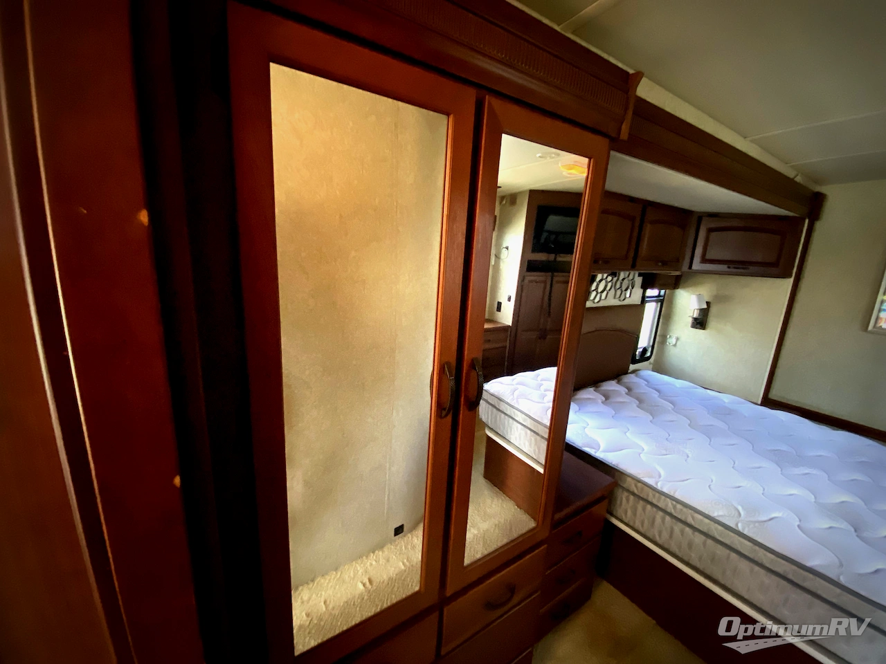 2007 Winnebago Adventurer 38T Photo 21
