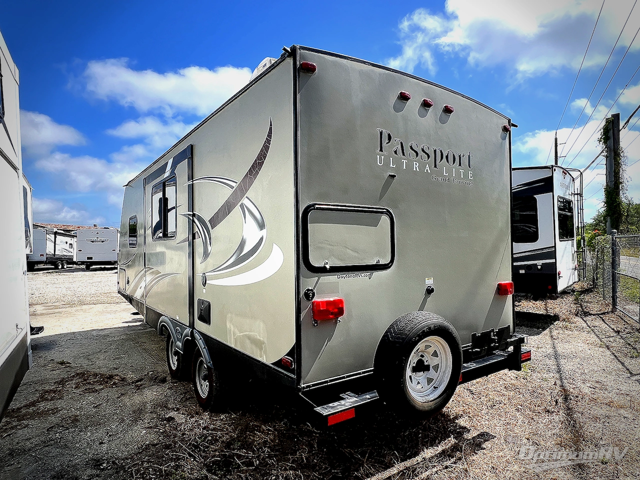 2016 Keystone Passport 2250RB Grand Touring Photo 3