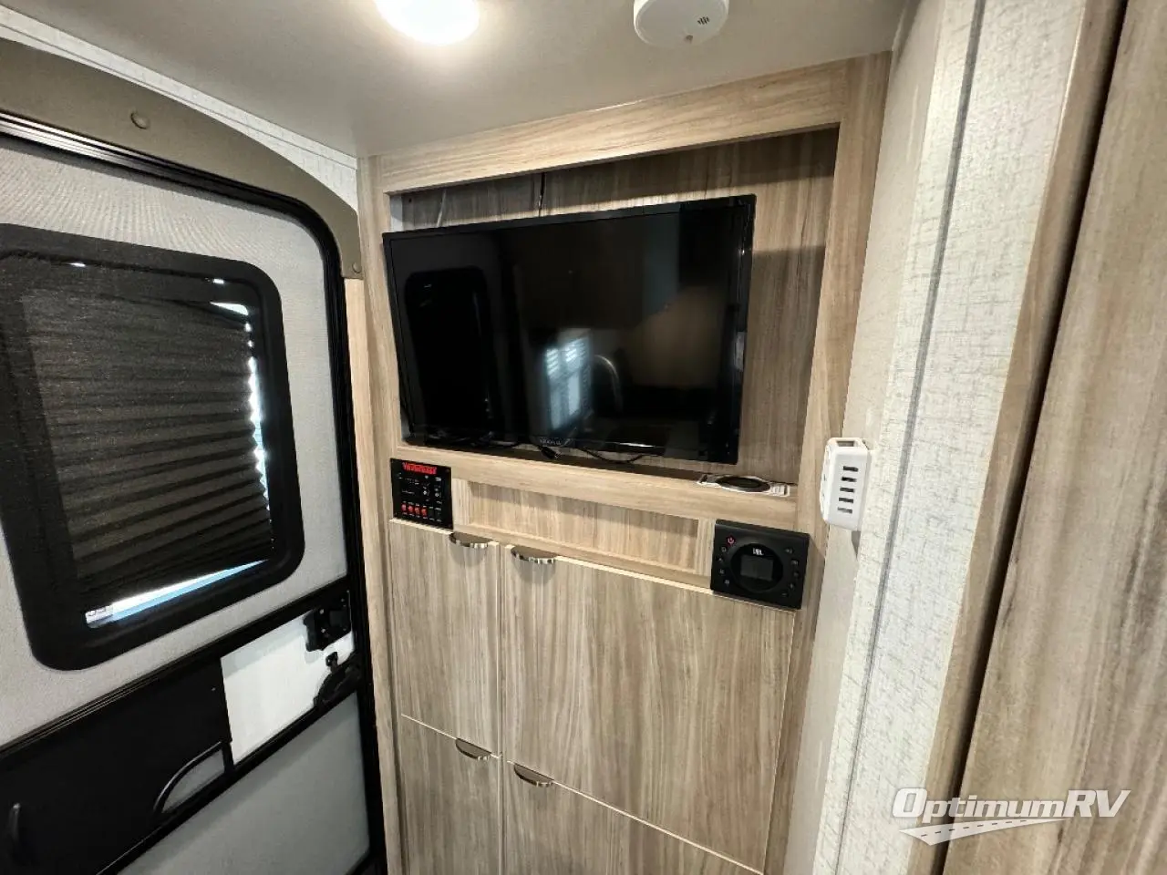 2022 Winnebago Towables Micro Minnie 1808FBS Photo 8