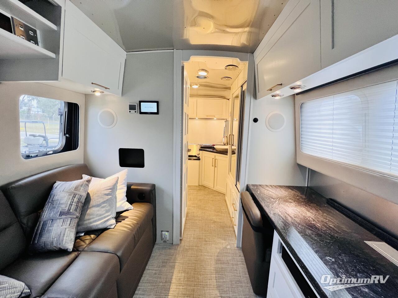 2020 Airstream Classic 33FB Photo 16