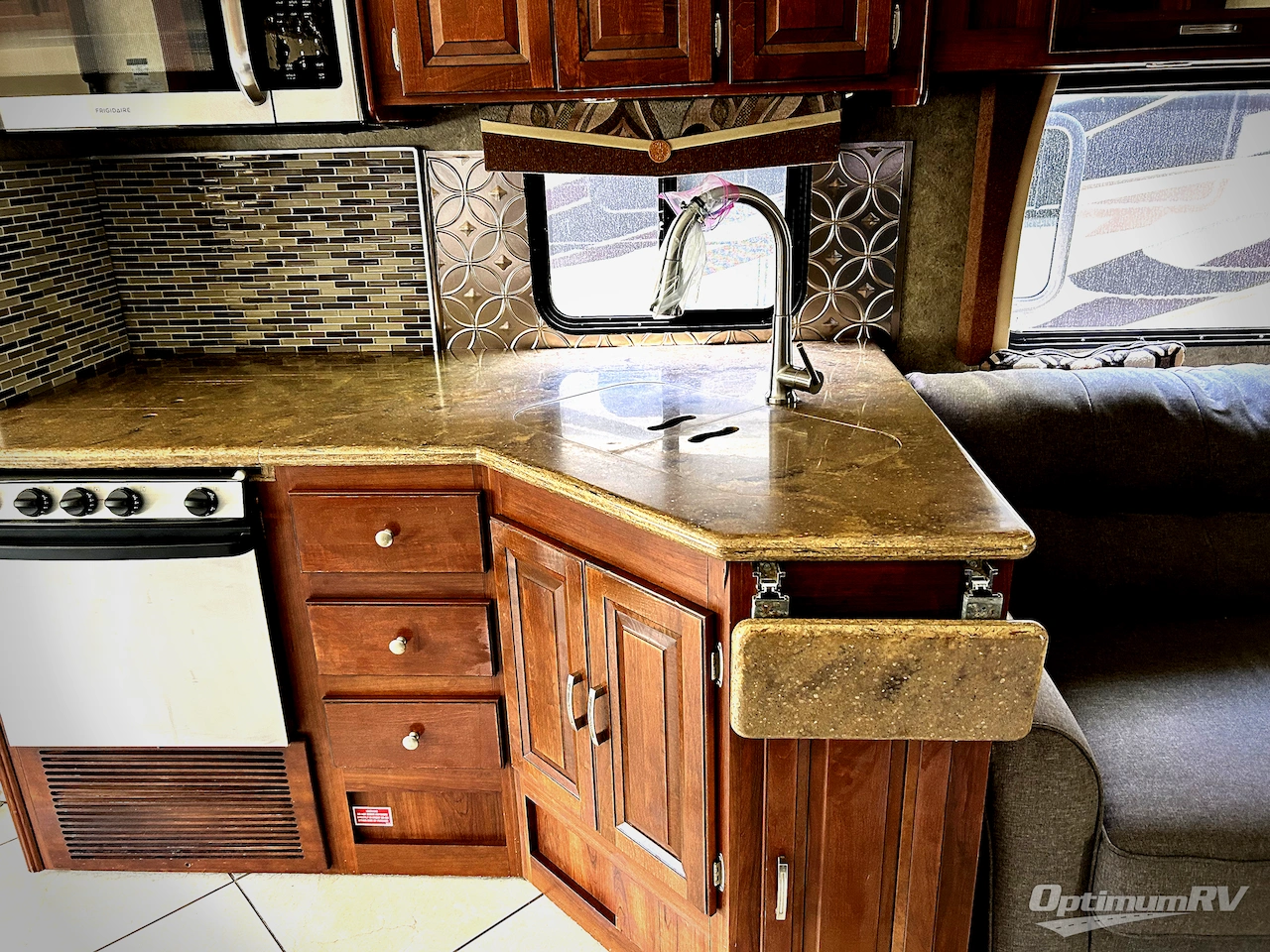 2013 Forest River Georgetown XL 377TSF Photo 11