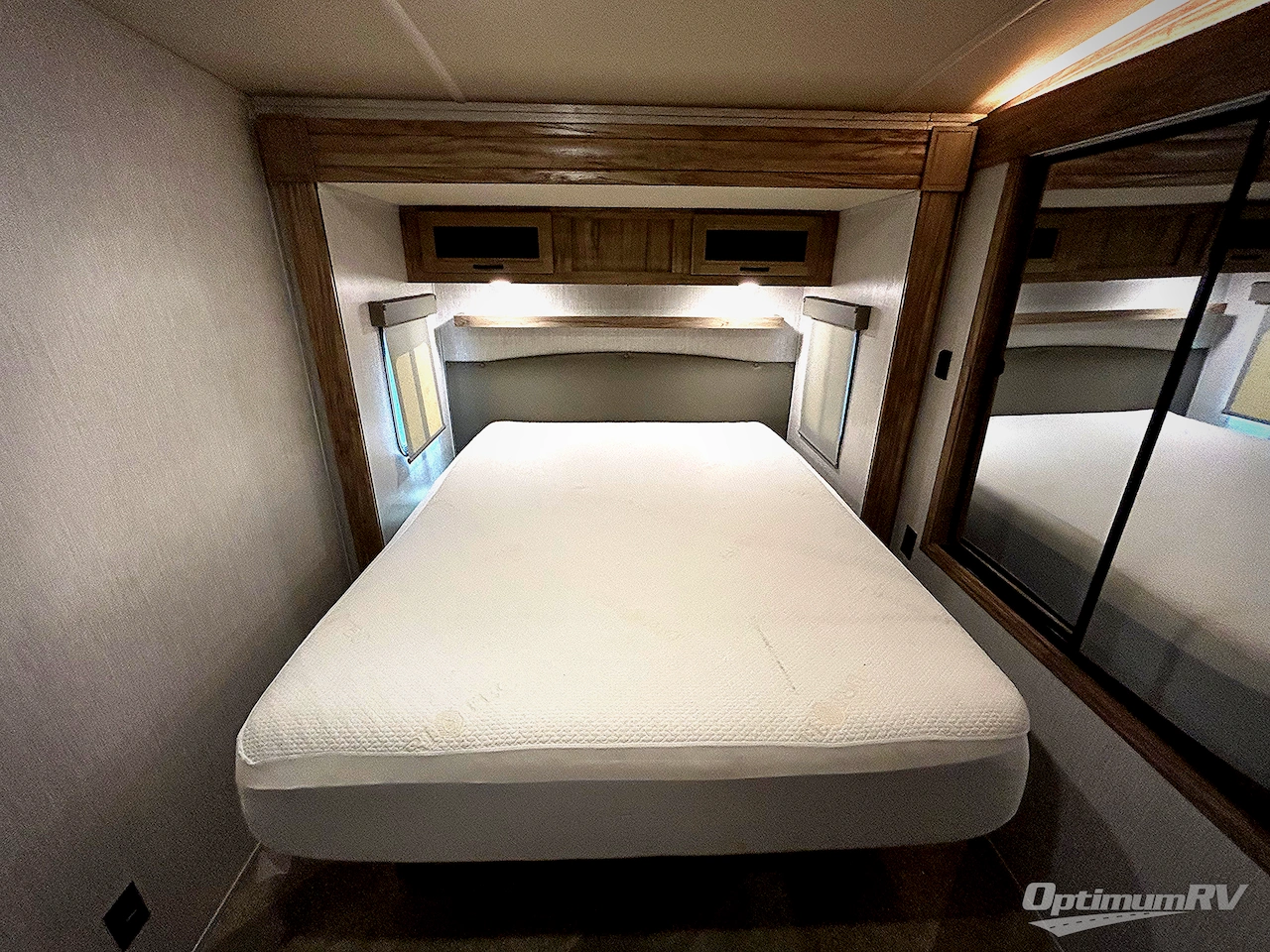 2022 Palomino SolAire Ultra Lite 304RKDS Photo 8