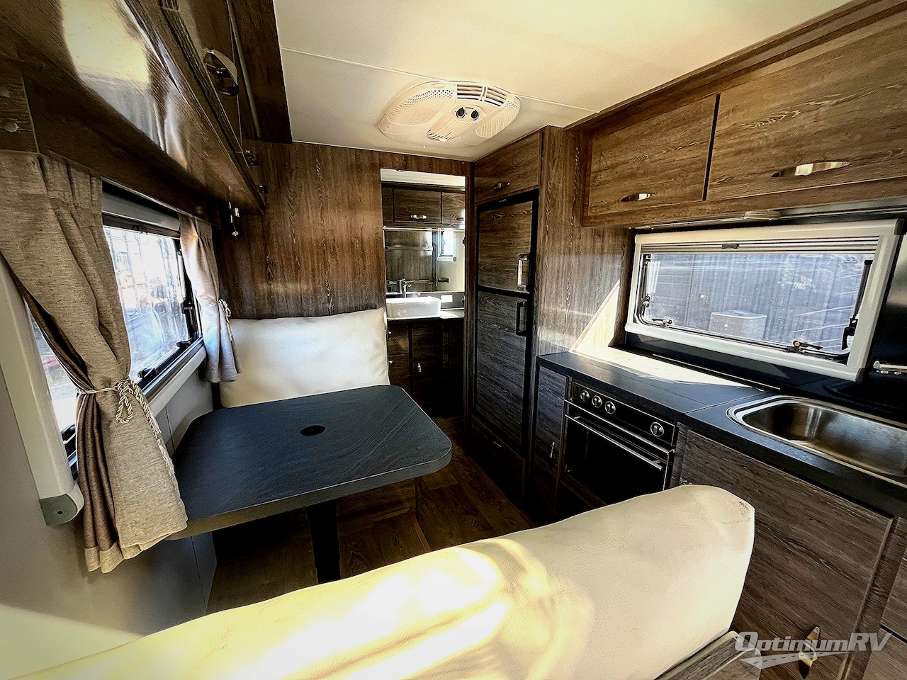 2022 Black Series Camper HQ Series HQ19 Photo 6