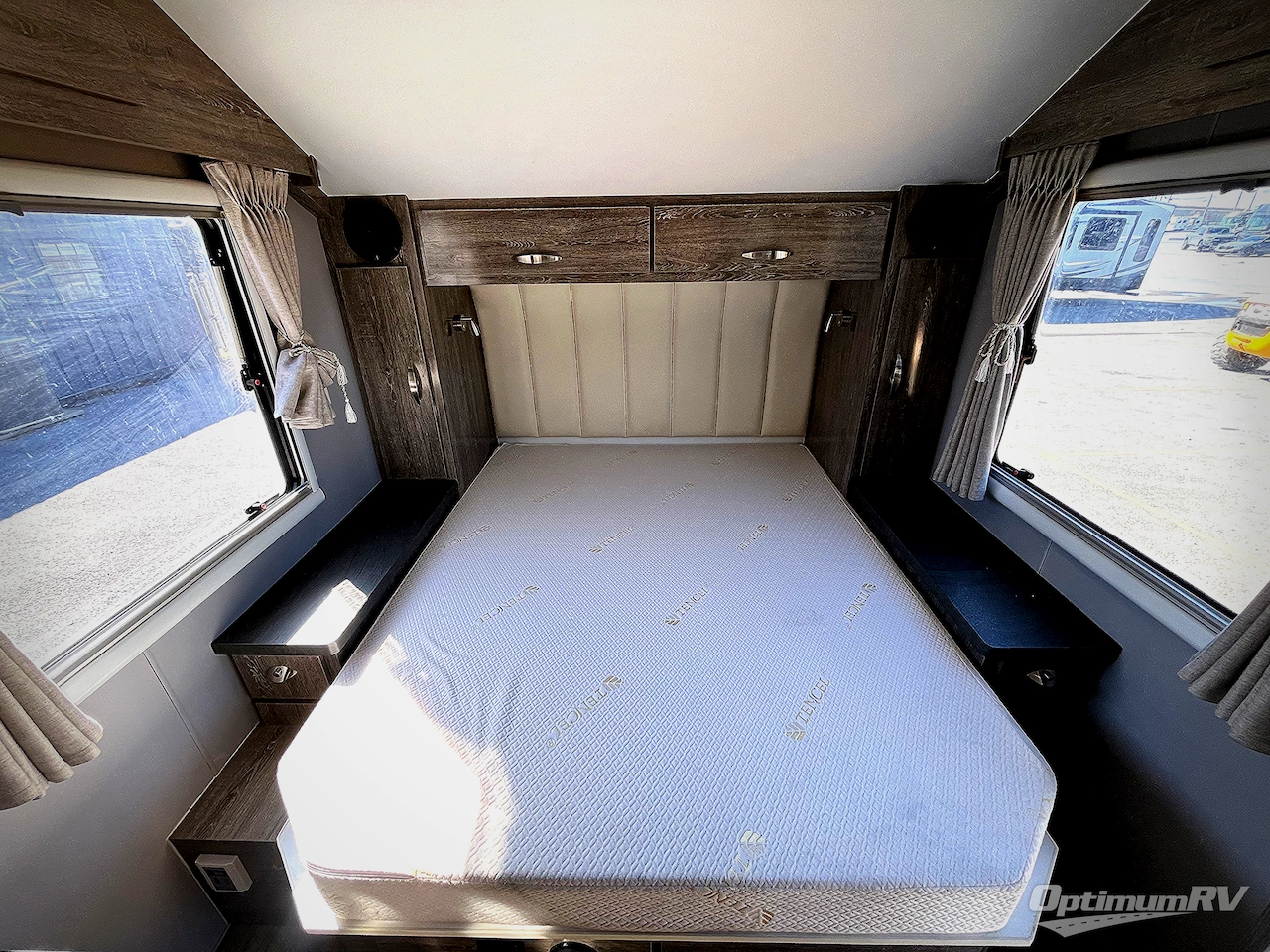 2022 Black Series Camper HQ Series HQ19 Photo 8