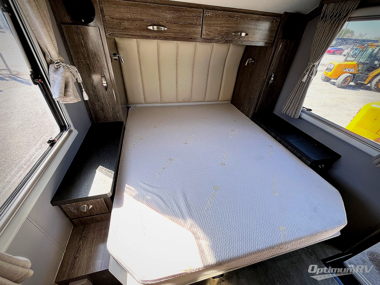 2022 Black Series Camper HQ Series HQ19 Photo 9