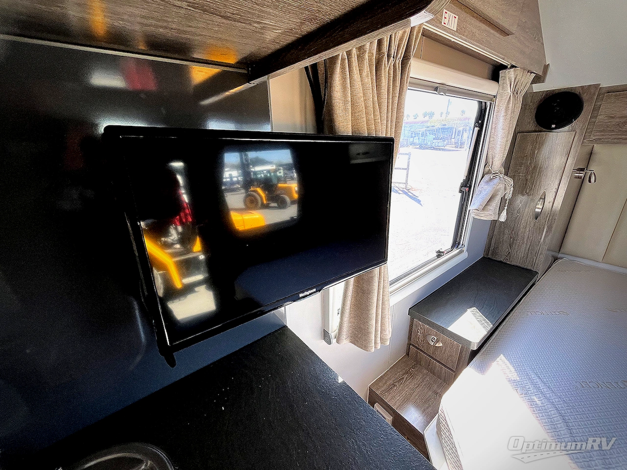 2022 Black Series Camper HQ Series HQ19 Photo 10