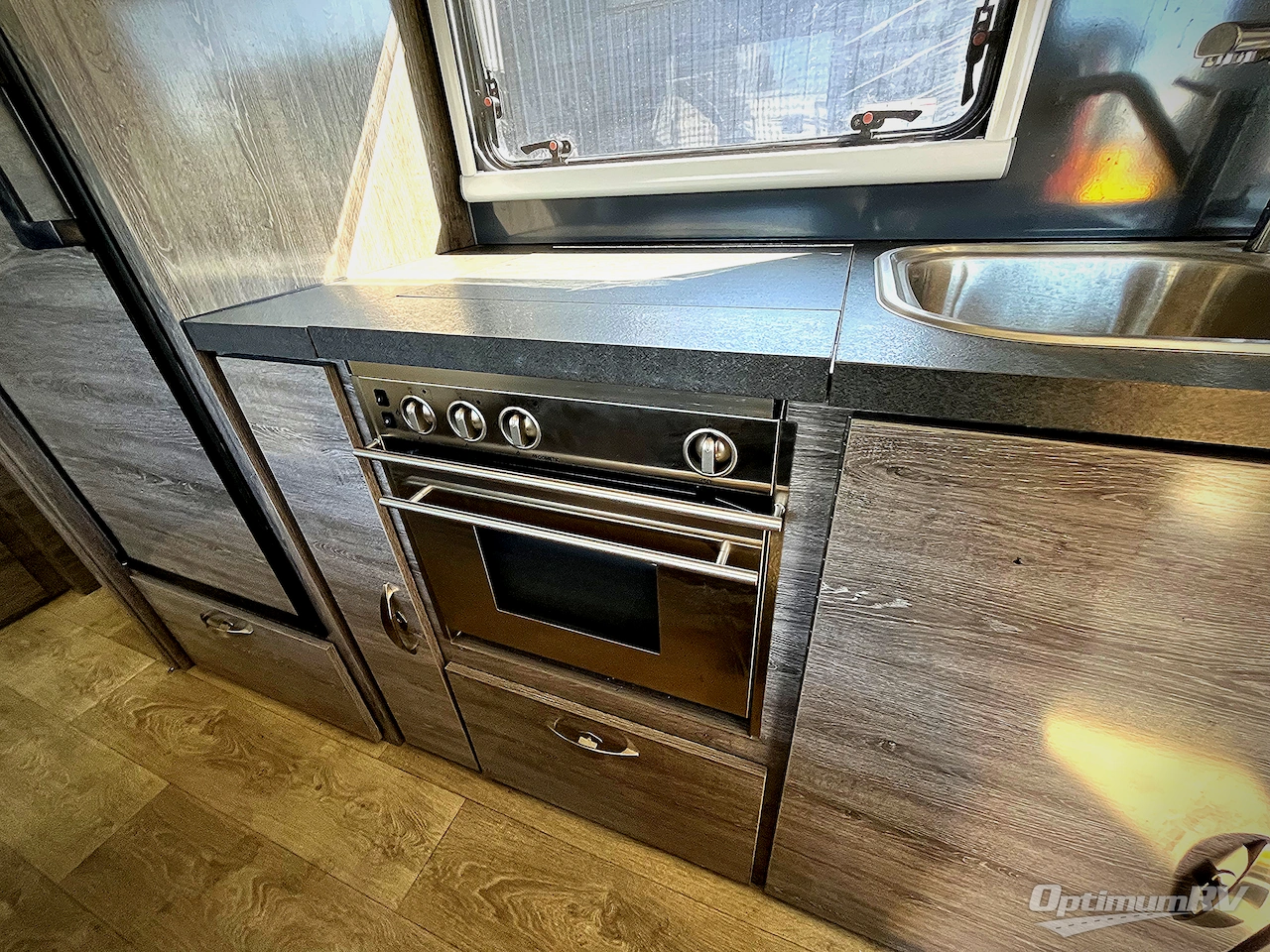 2022 Black Series Camper HQ Series HQ19 Photo 13