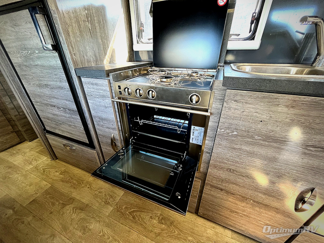 2022 Black Series Camper HQ Series HQ19 Photo 14