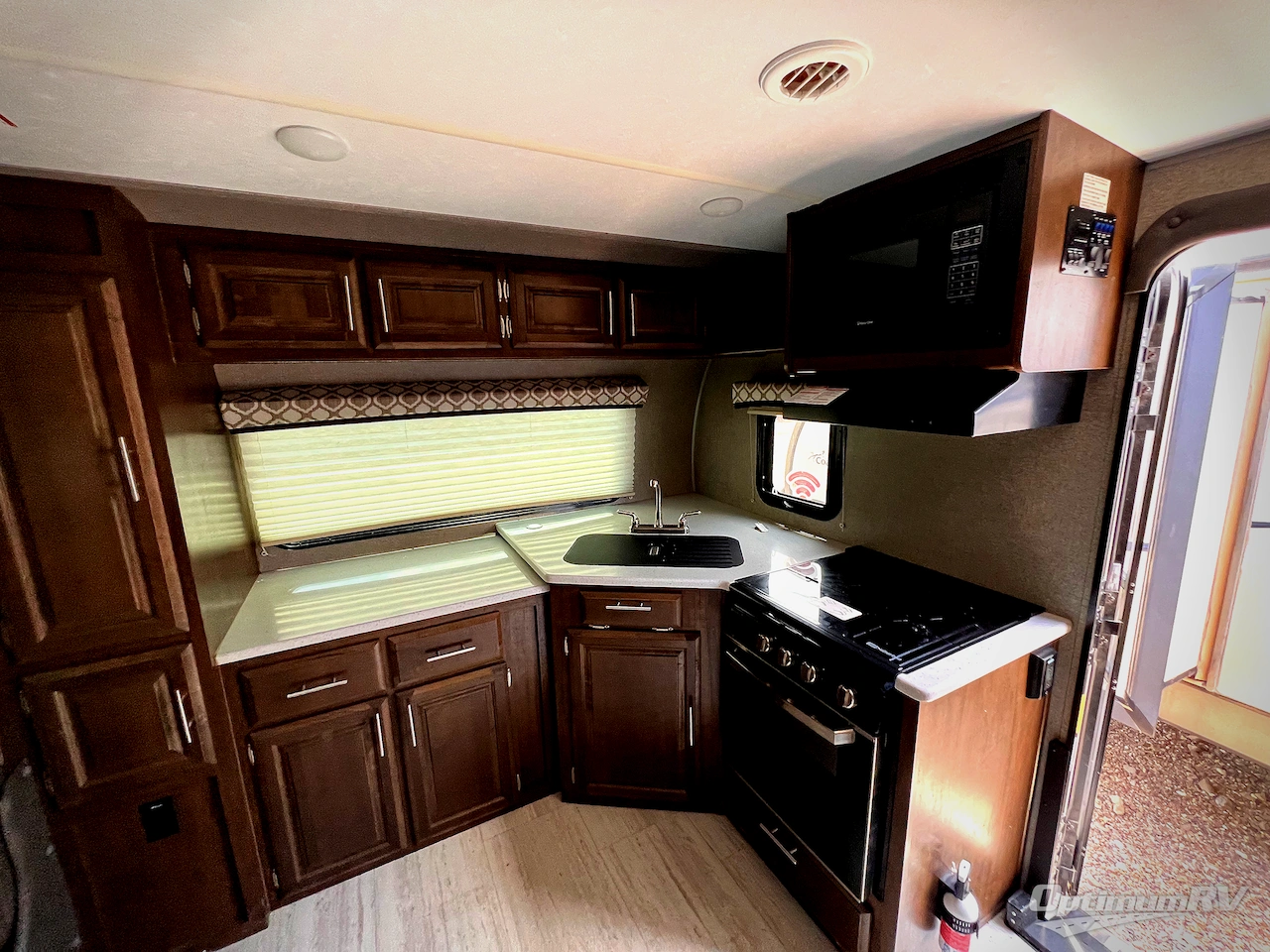 2019 Forest River Flagstaff Micro Lite 25FKS Photo 6