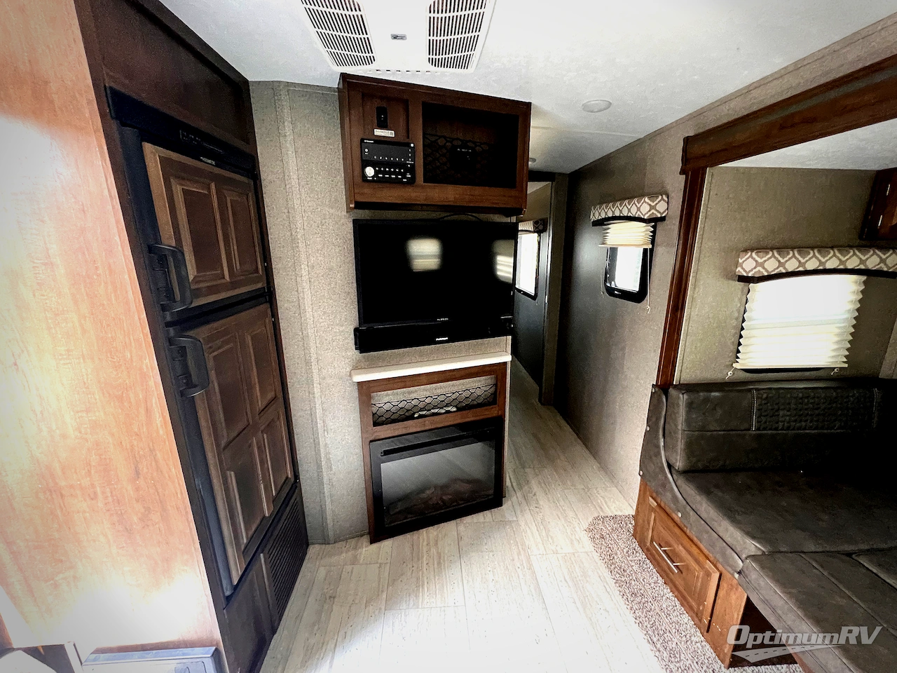 2019 Forest River Flagstaff Micro Lite 25FKS Photo 12