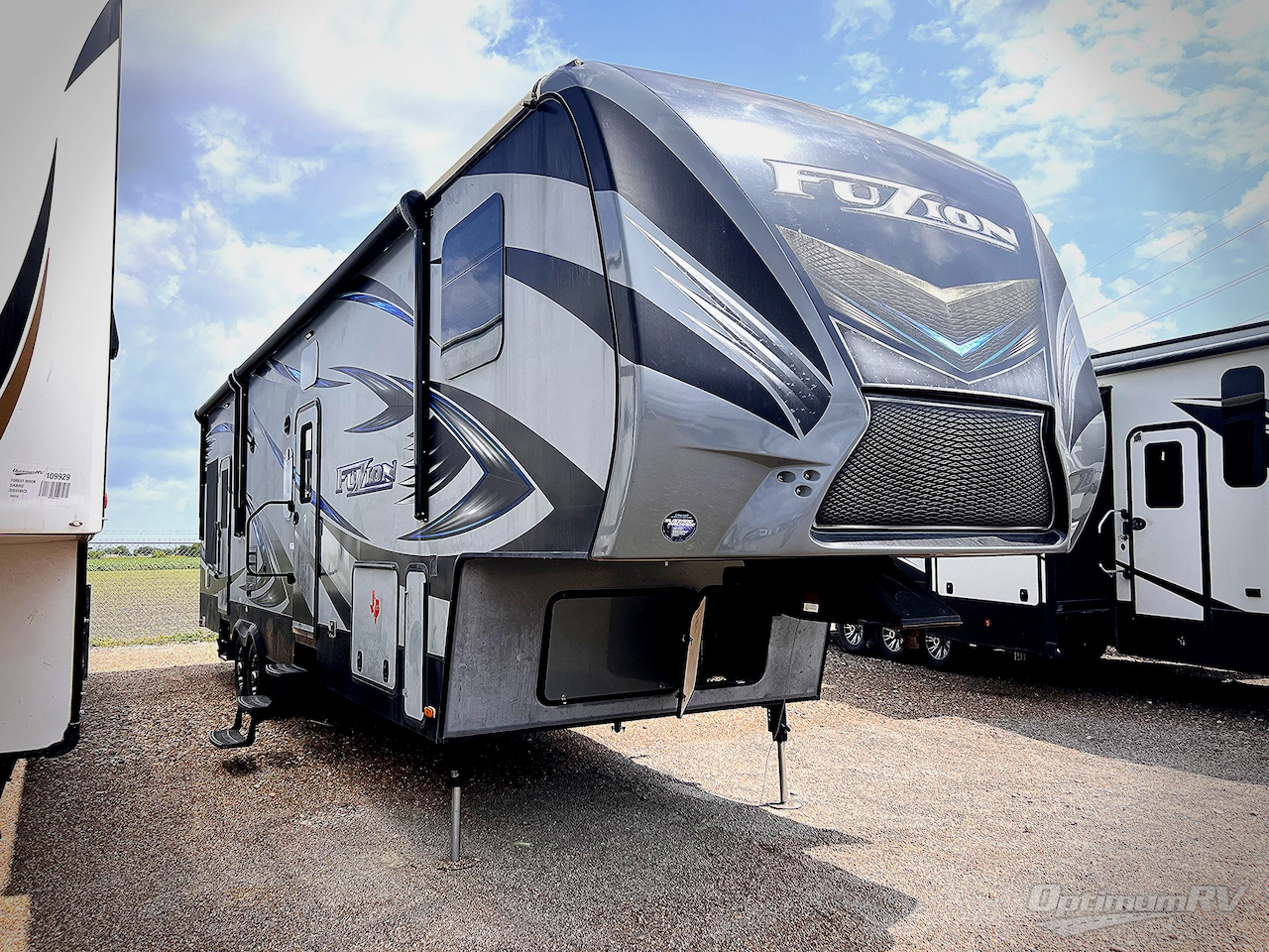 2015 Keystone Fuzion 325 Photo 1