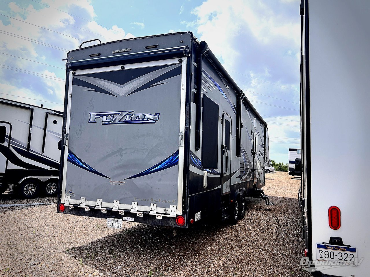 2015 Keystone Fuzion 325 Photo 2