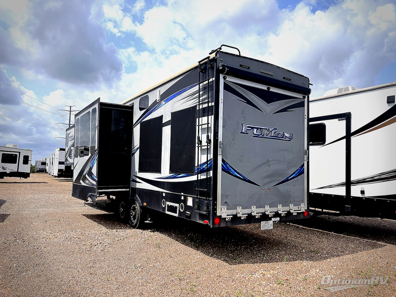 2015 Keystone Fuzion 325 Photo 3