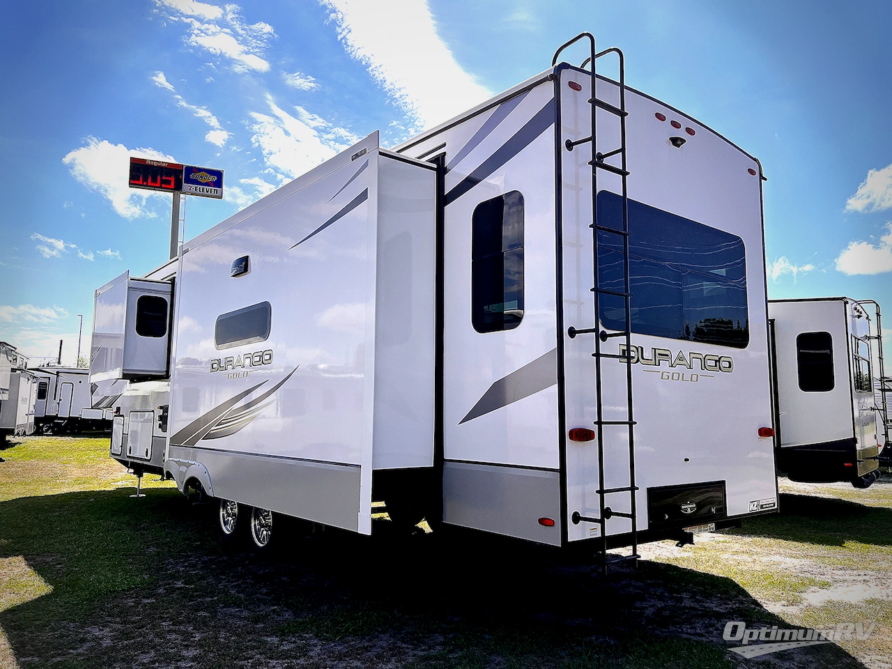 2025 KZ Durango Gold G366FBQ Photo 3