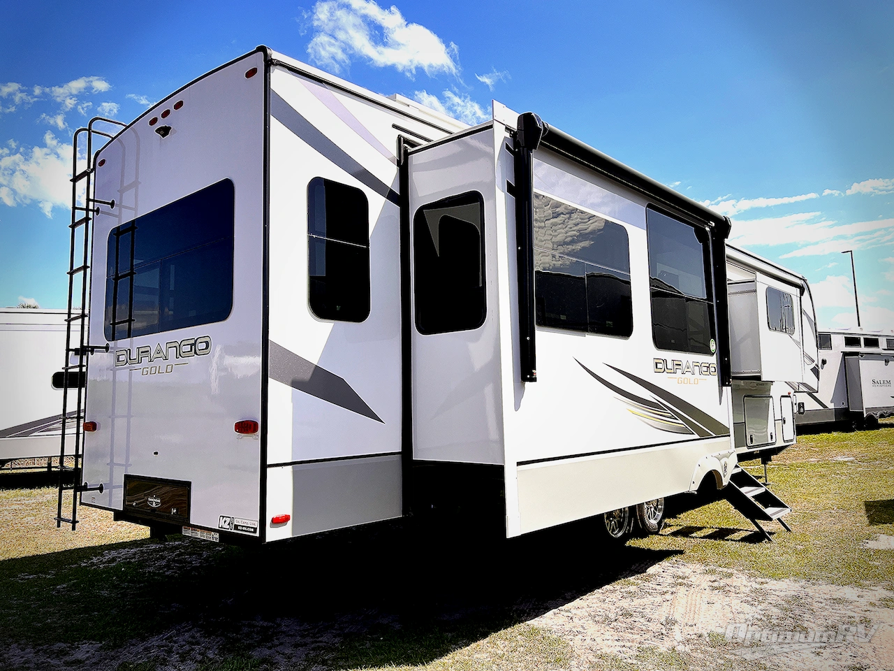 2025 KZ Durango Gold G366FBQ Photo 2