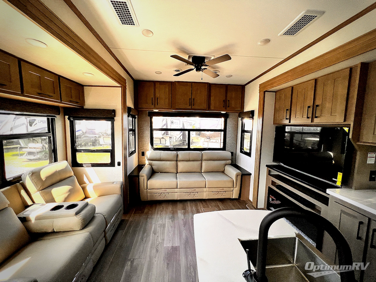 2025 KZ Durango Gold G366FBQ Photo 6