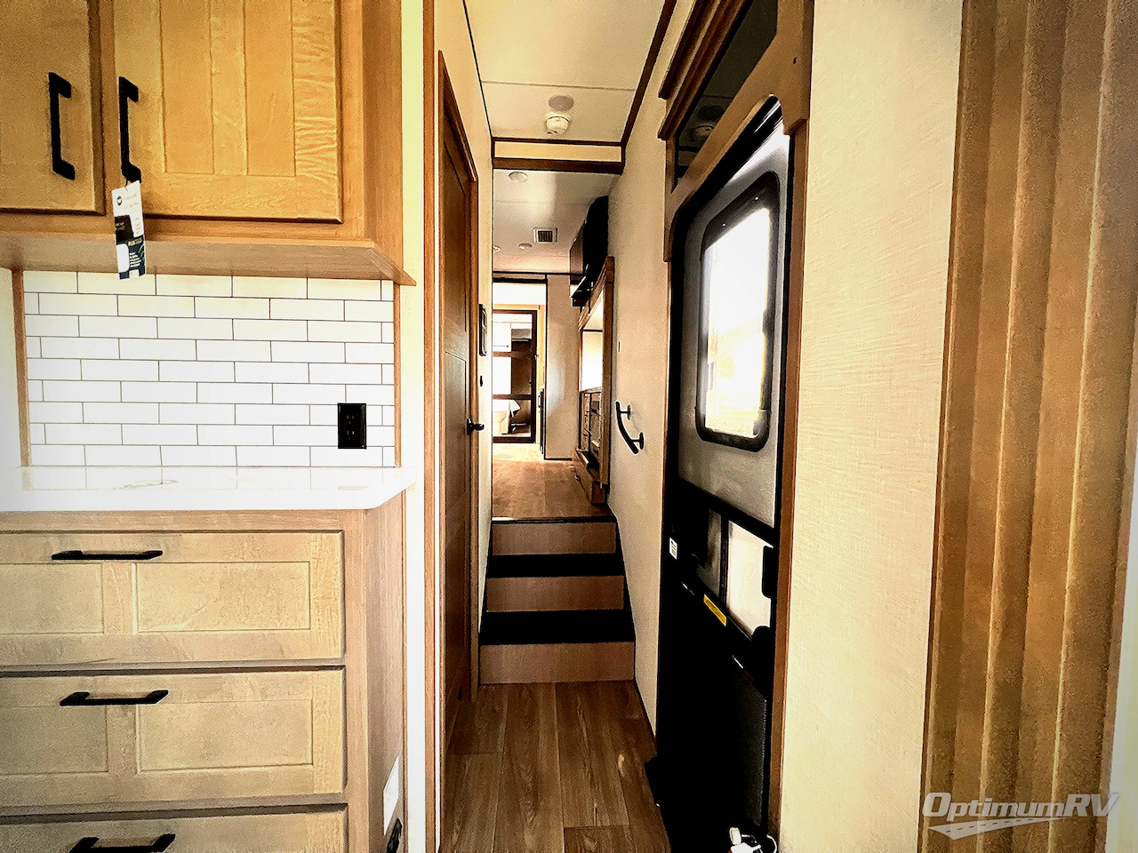 2025 KZ Durango Gold G366FBQ Photo 16