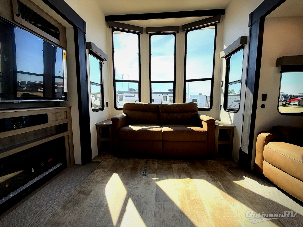 2025 Palomino Puma Destination 402LFT Photo 6