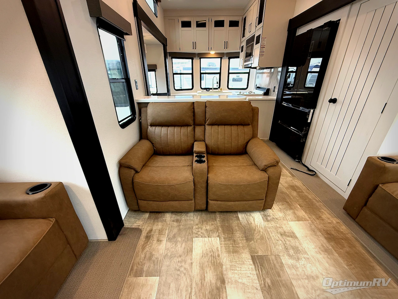 2025 Palomino Puma Destination 403LFT Photo 8