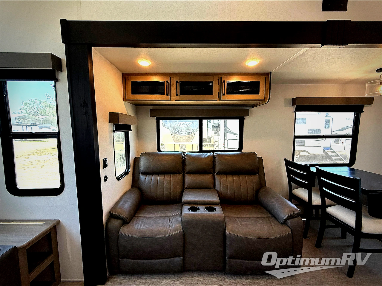 2025 Palomino Puma Destination 402LFT Photo 6