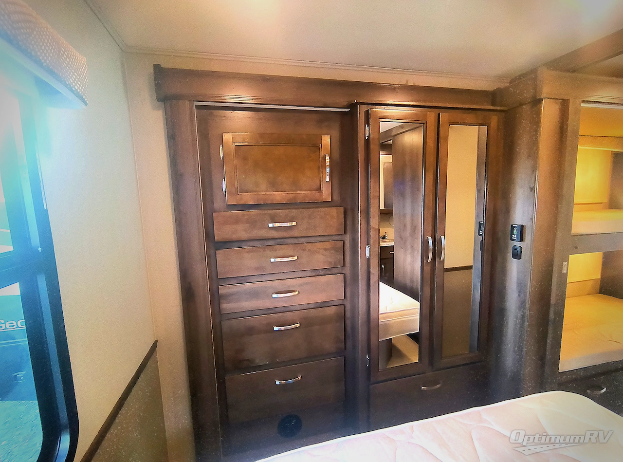 2019 Entegra Vision 29F Photo 15