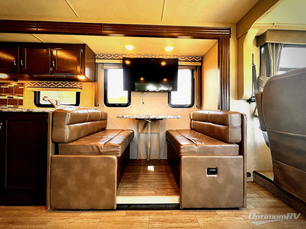2019 Thor Freedom Traveler A30 Photo 9
