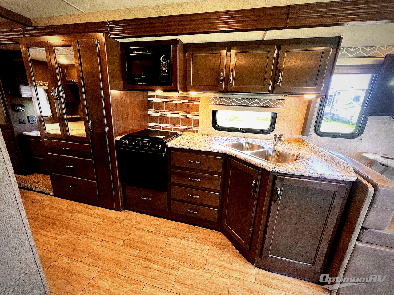 2019 Thor Freedom Traveler A30 Photo 10