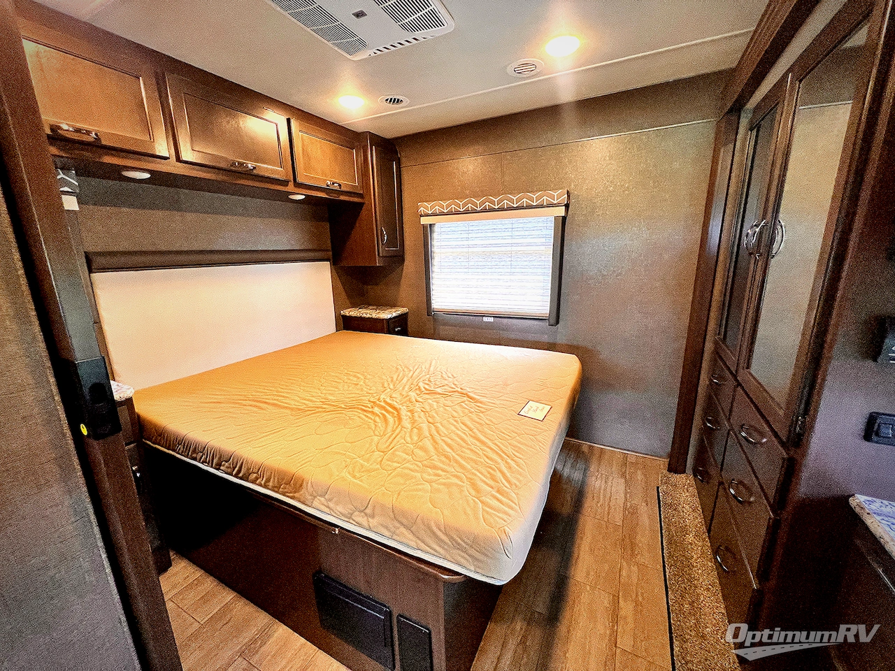 2019 Thor Freedom Traveler A30 Photo 16