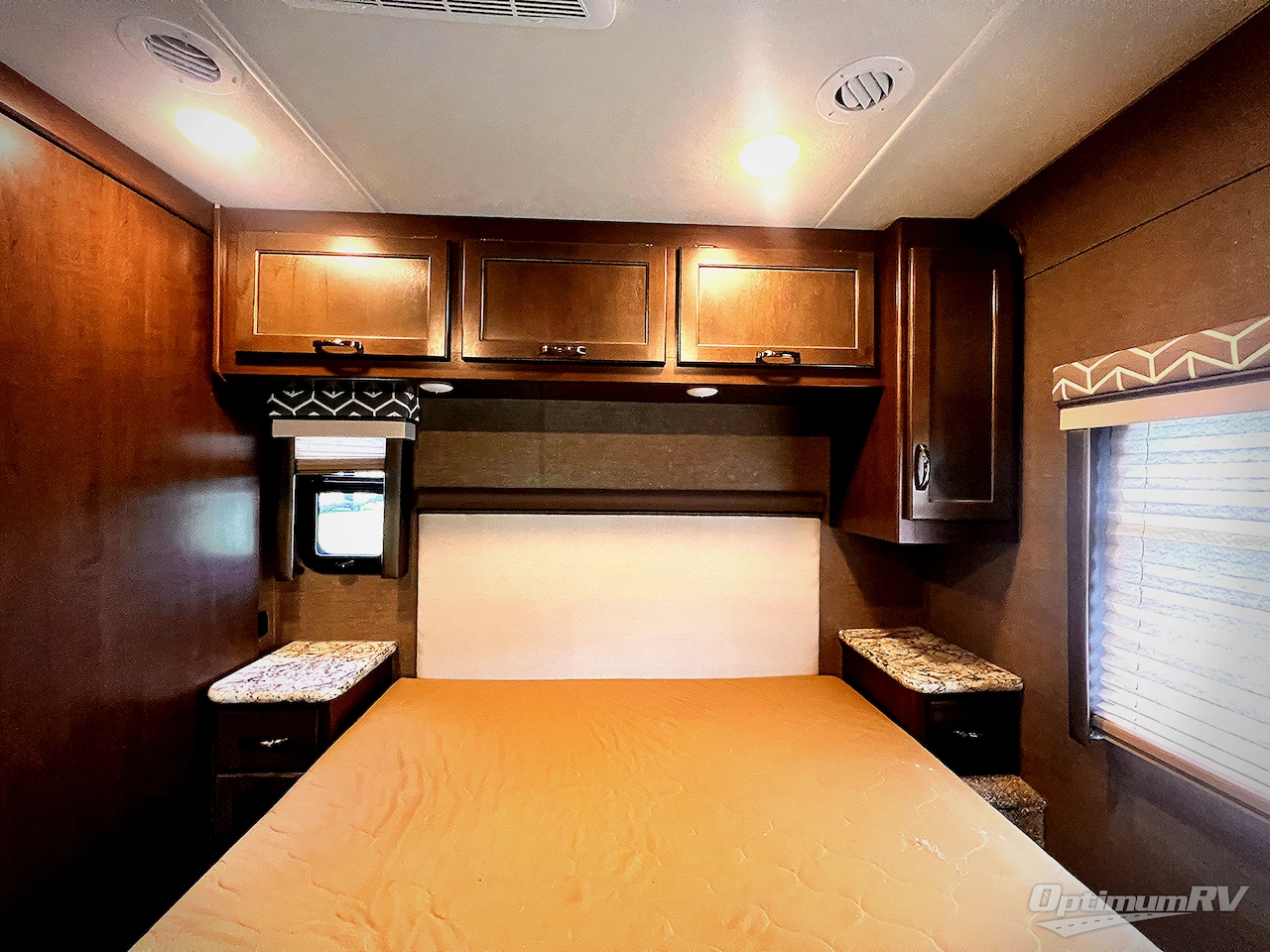 2019 Thor Freedom Traveler A30 Photo 17