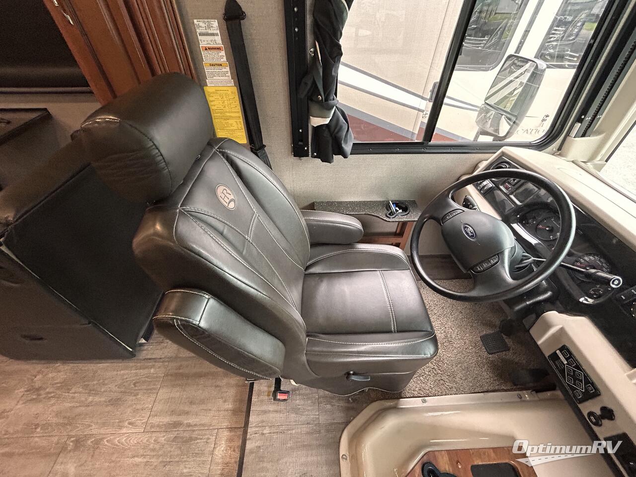 2018 Holiday Rambler Vacationer 36F Photo 4